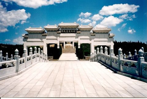 "公墓"